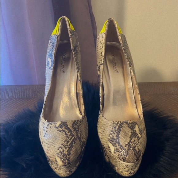 Shoe Dazzle Snakeskin Heels with Vibrant Yellow Accents - Picture 4 of 4